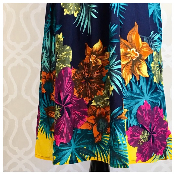 *LAST ONE* Tropical Lounge Wildflower Tunic Mini - Picture 5 of 8